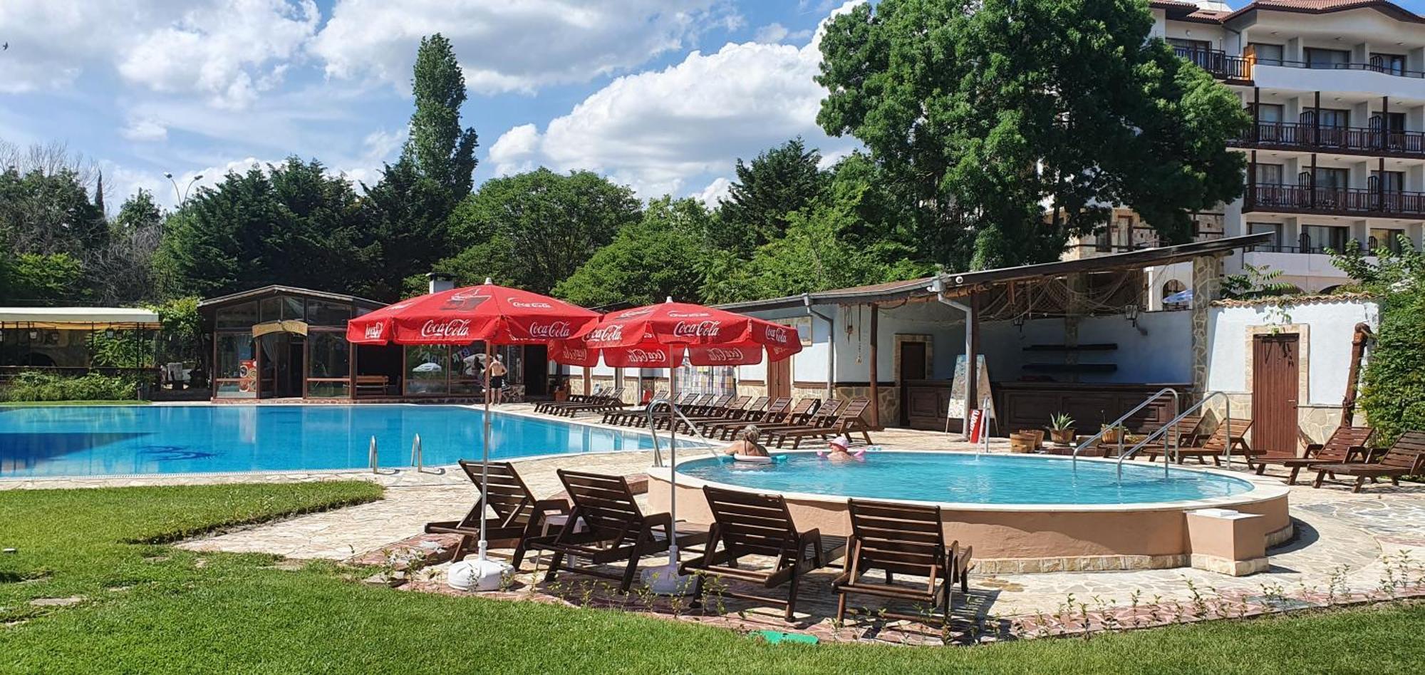 Charming Sunny Apartment+Swimming Pool Saints Constantine and Helena Exteriör bild